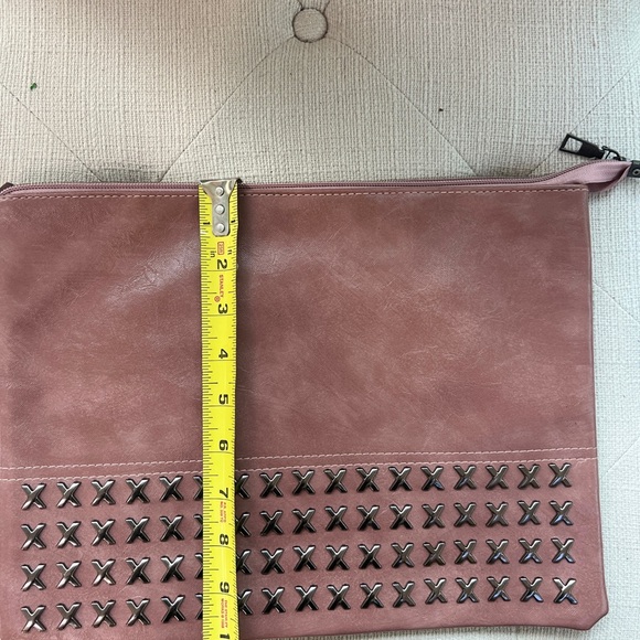 “Criss Cross” Oversized Clutch/ Laptop Case. NWOT - Picture 3 of 7